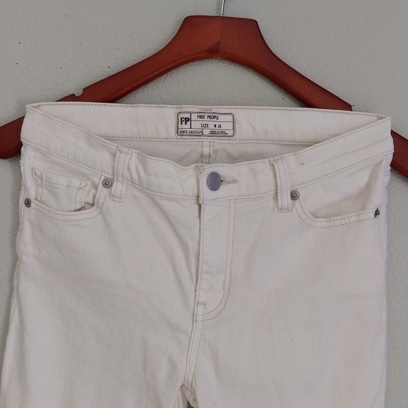 Free People high waisted fray Hem Frimge White jeans size.26 Distressed Cropped - Picture 5 of 13